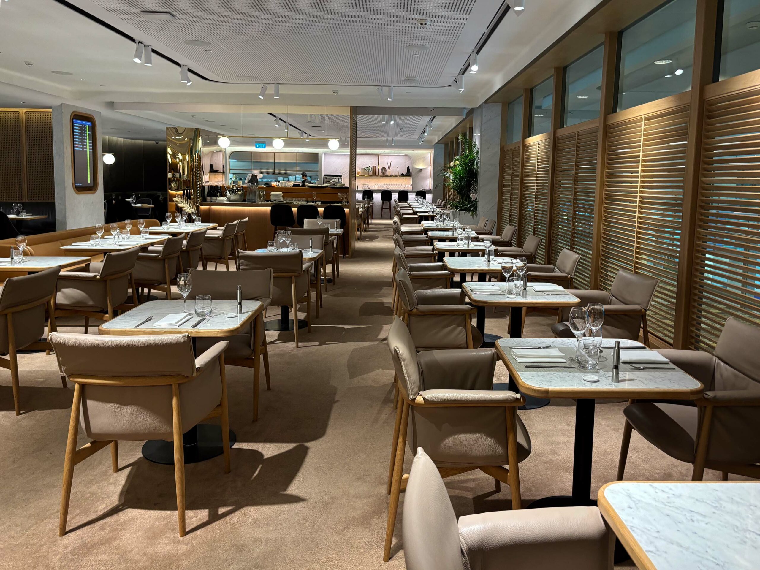 Review: Qantas First Class Lounge Singapore (SIN)