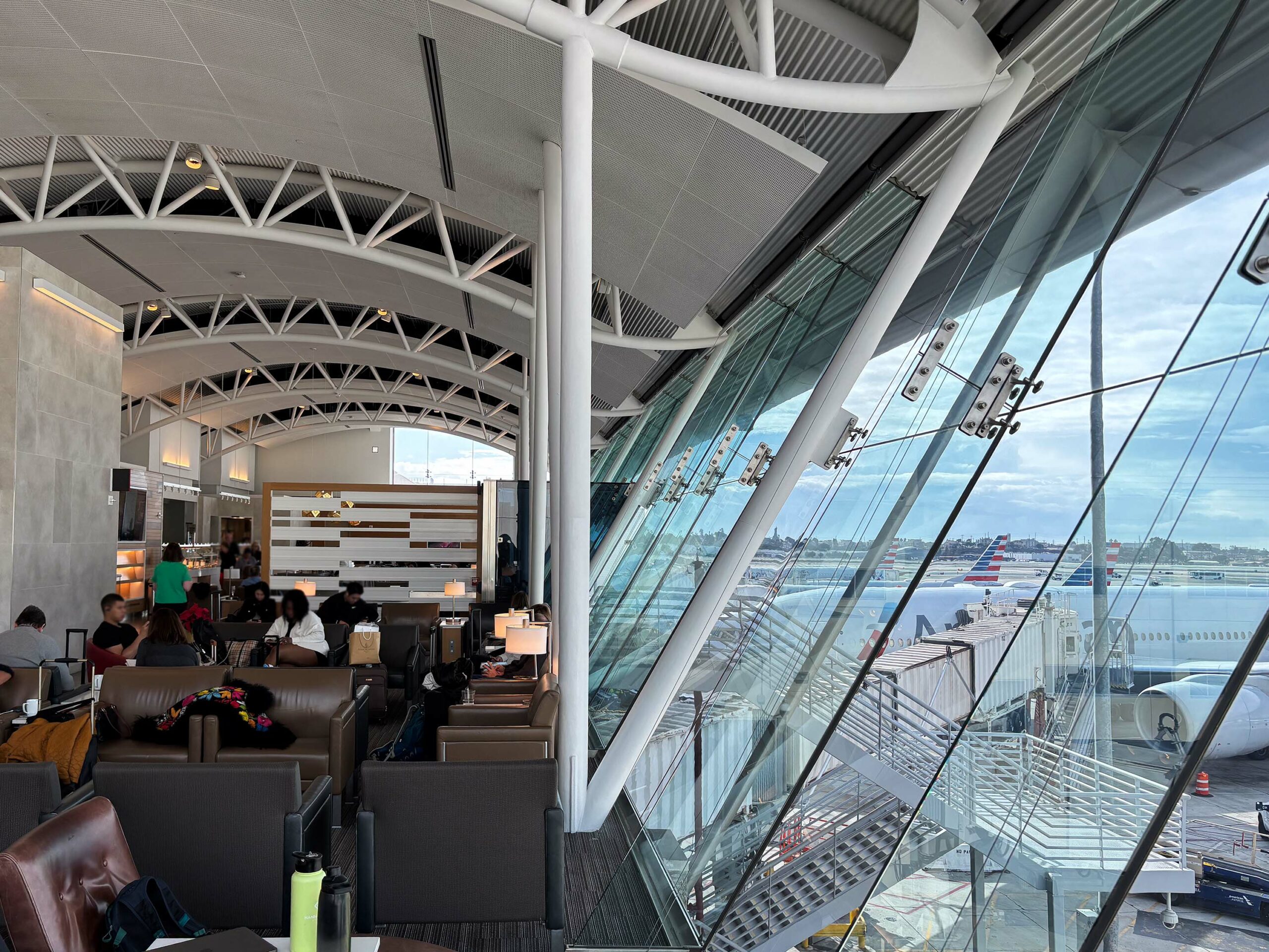 Review: American Airlines Flagship Lounge Los Angeles (LAX)